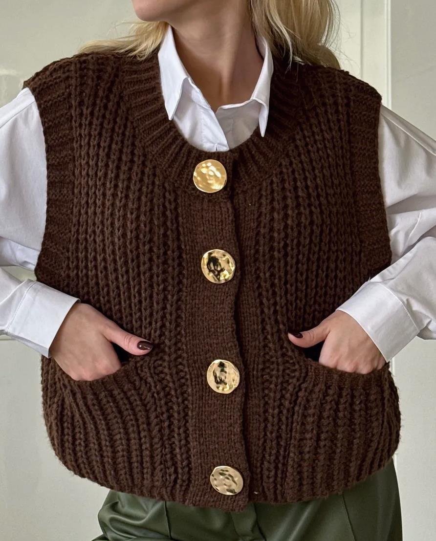 Damen gemütliche Strickweste mit großen Knöpfen und praktischen Taschen Krohn-e