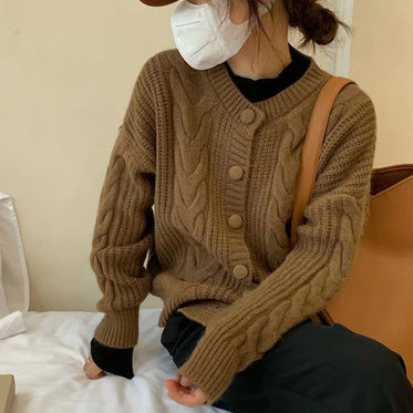 Damen Grobstrickpullover mit Knopfleiste und elegantem Zopfmuster Krohn-e