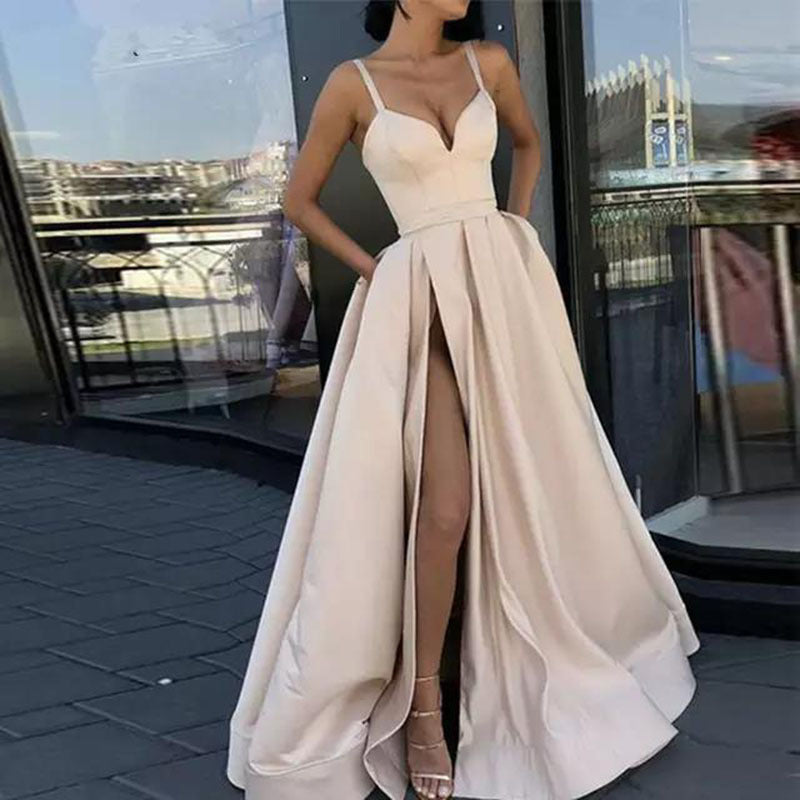 Elegantes, schlankes, bodenlanges Abendkleid von Krohn-e