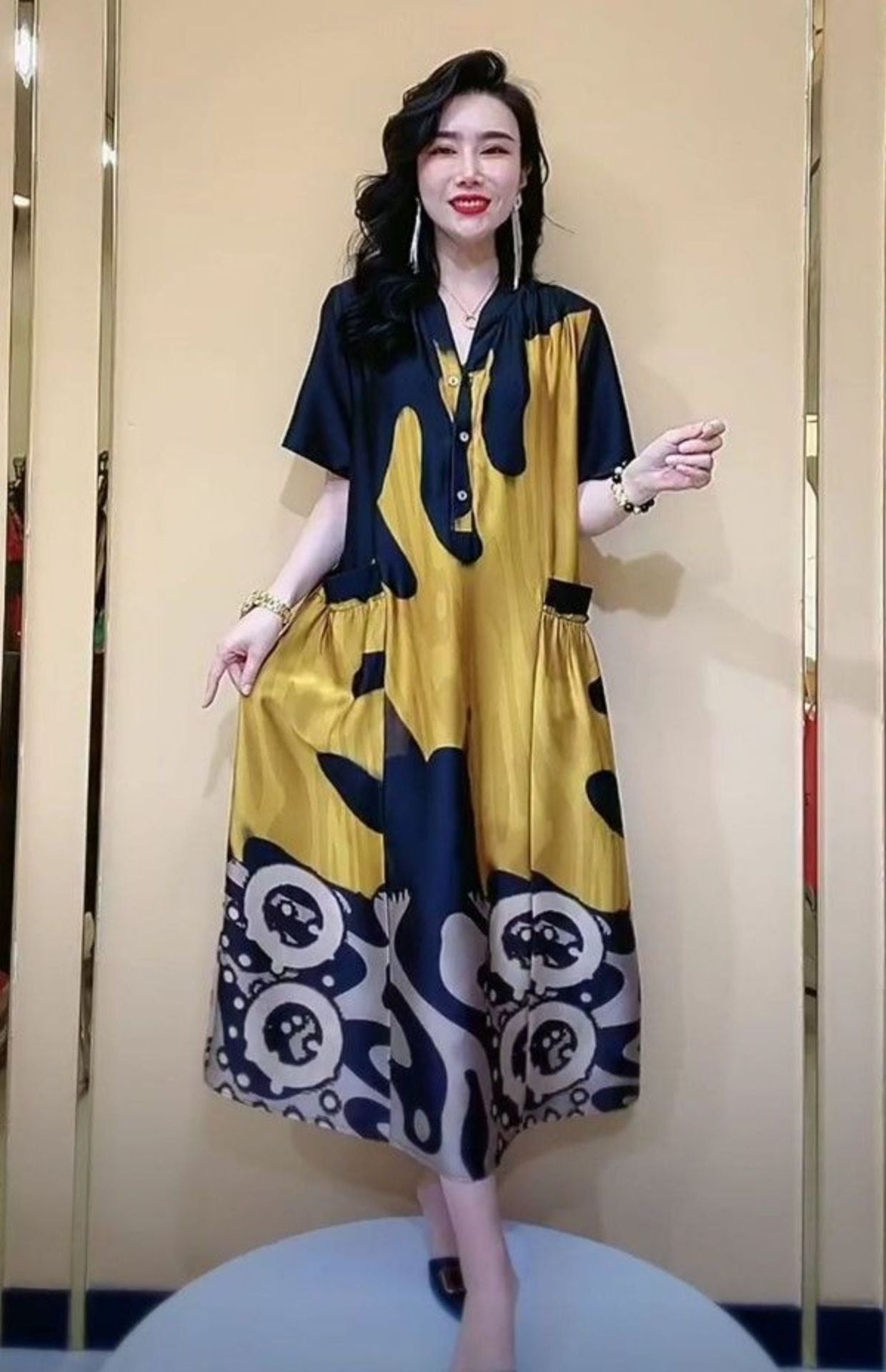 Elegantes, weit geschnittenes Damen-Schlankheitskleid von Fudus