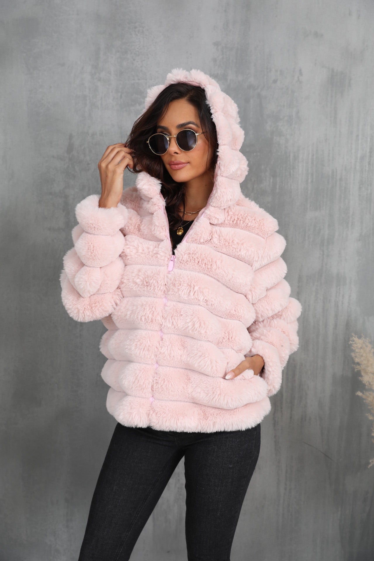 Damen Modische Kapuzenjacke aus Kunstfell mit strukturiertem Muster Krohn-e