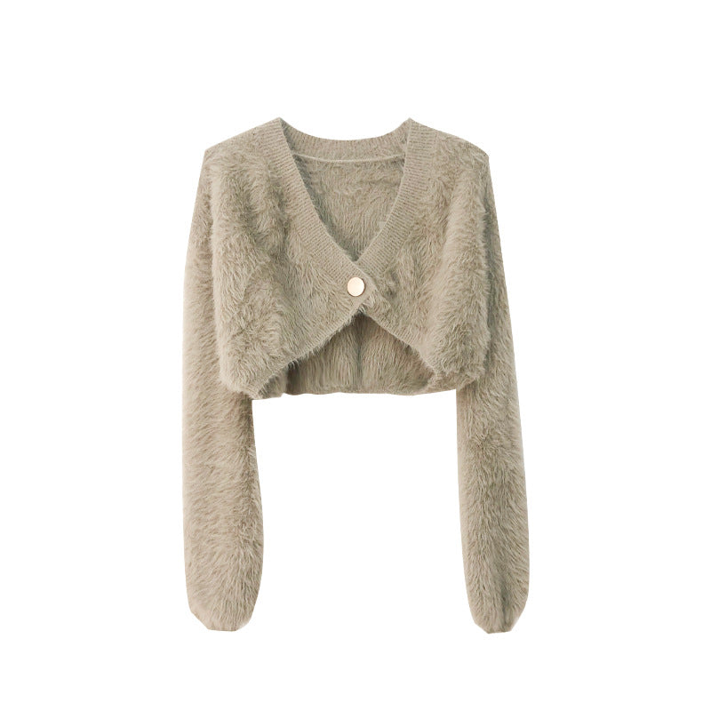 Damen Flauschige Kurzstrickjacke mit V-Ausschnitt und Knopfdetail Krohn-e