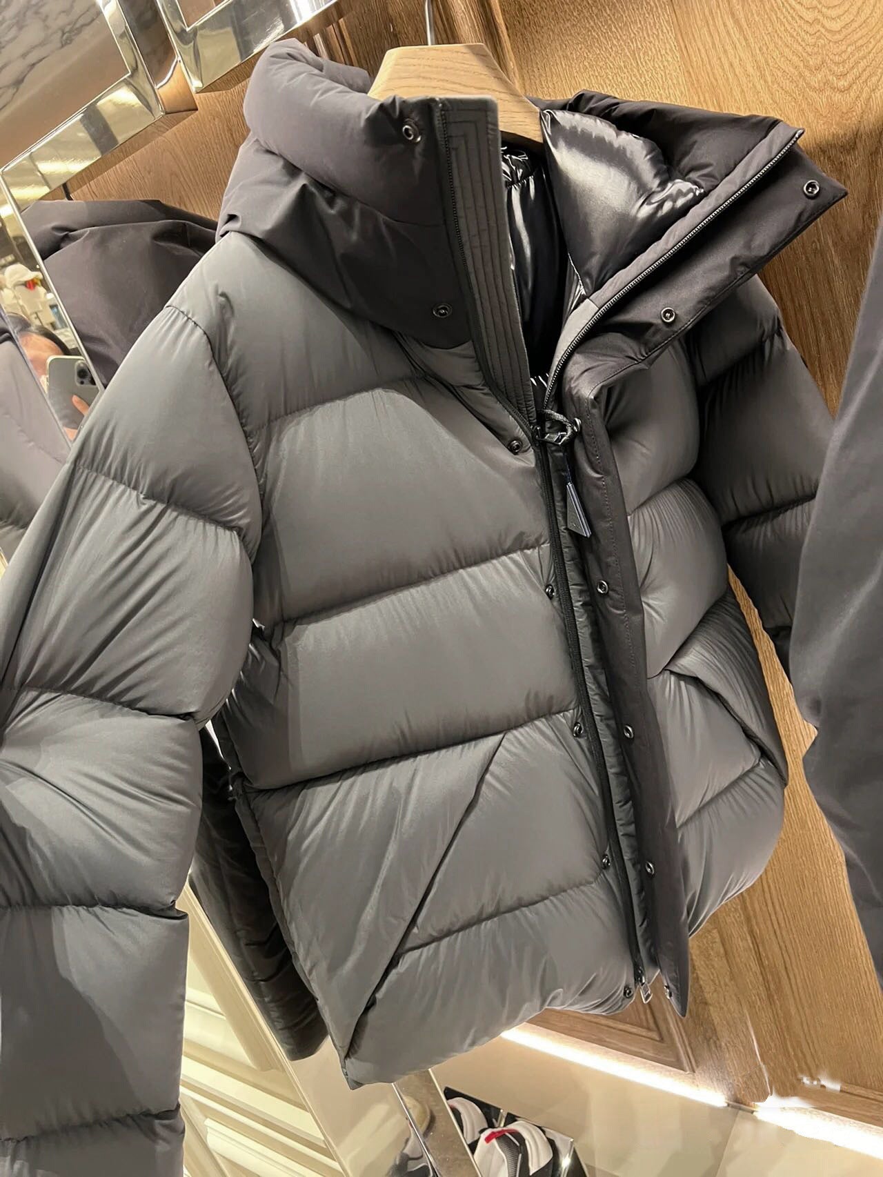 Damen Daunenjacke mit hohem Kragen und praktischen Reißverschlusstaschen Krohn-e