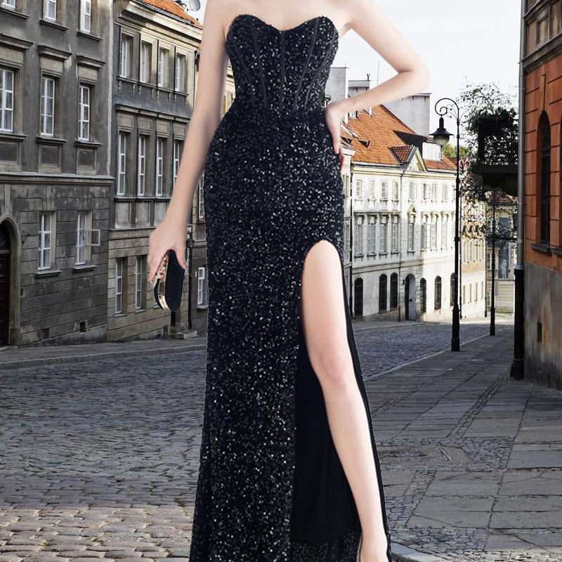 Elegantes trägerloses Fischschwanz-Abendkleid von Krohn-e mit gespaltenem Saum
