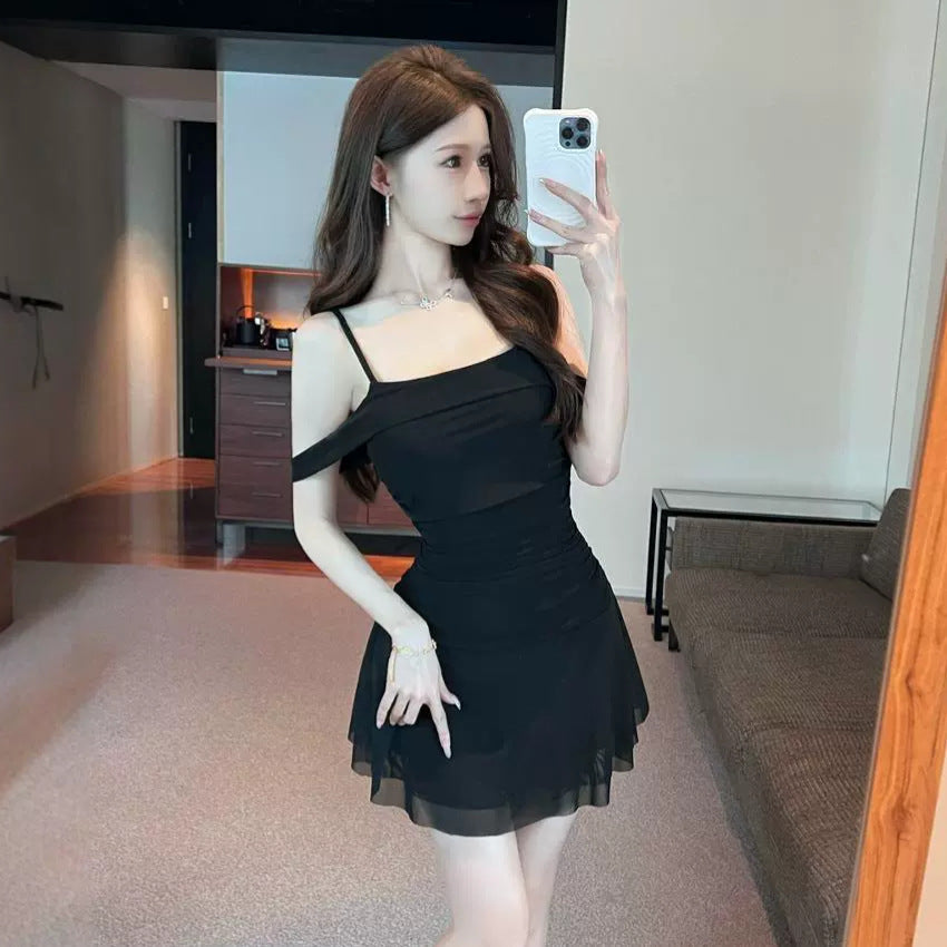 Kurzes Trägerkleid von Fudus mit ausgestelltem Rock und Rückenausschnitt