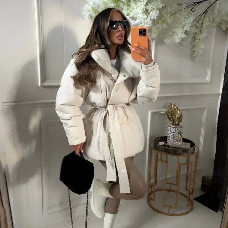 Damen modische Oversized-Daunenjacke mit breitem Kragen und Taillengurt Krohn-e