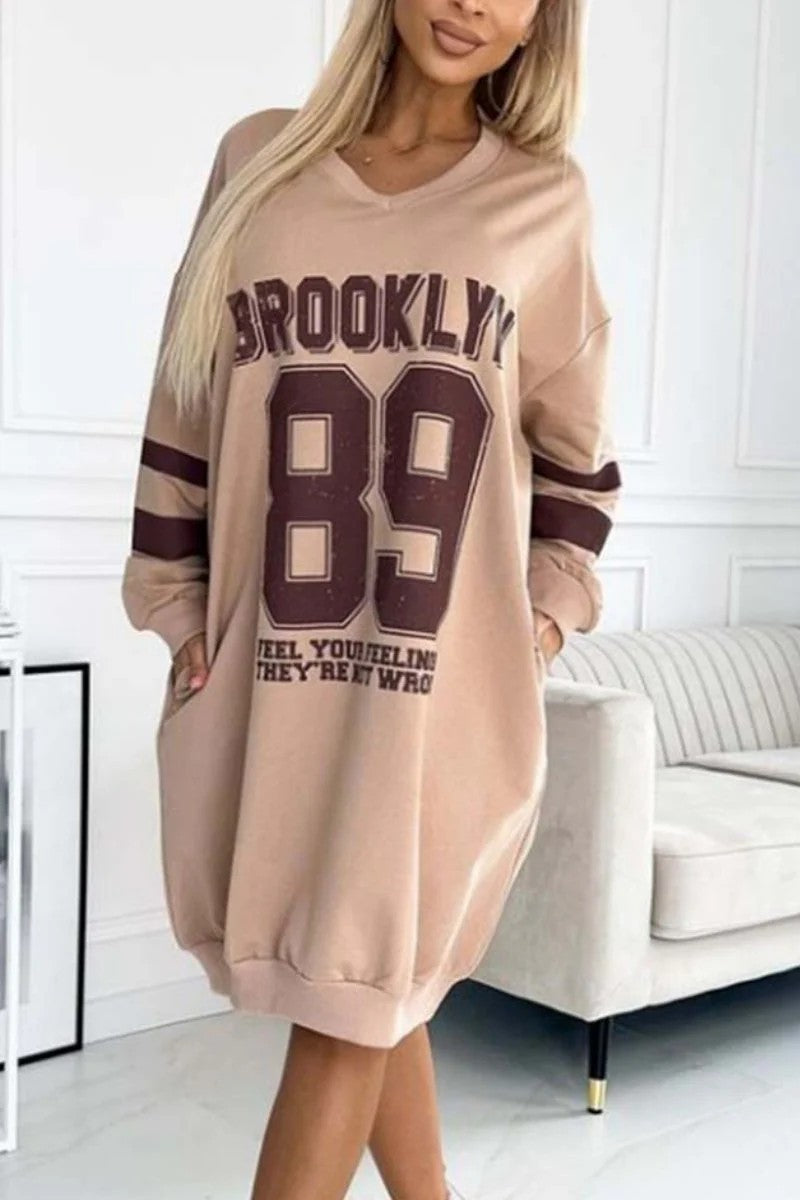 Damen lässiges oversized Sportkleid mit V-Ausschnitt und kontrastierenden Ärmeln Krohn-e