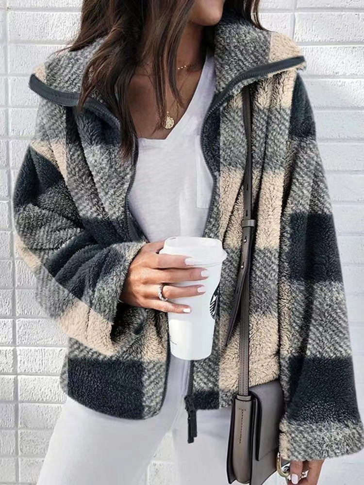 Damen kuschelige Fleecejacke mit Karomuster und hohem Kragen Krohn-e