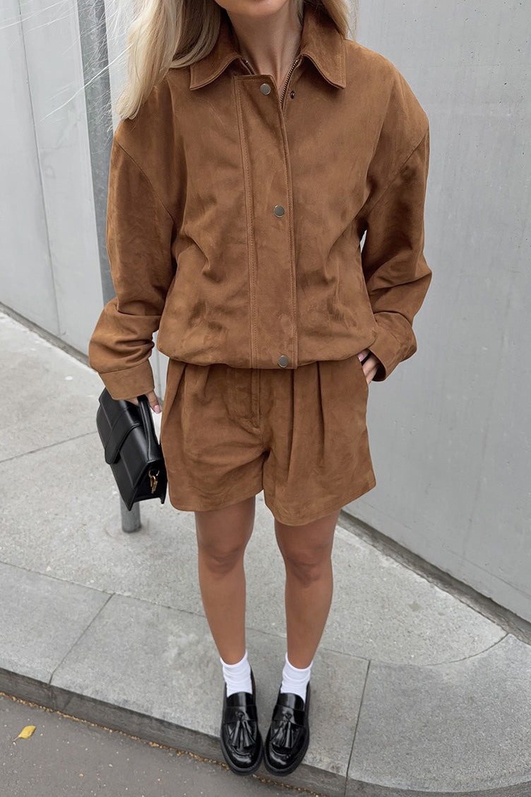 Krohn-e | Lockere Braune Wildlederreversjacke und Shorts Zweiteiler Satz