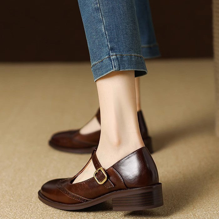 KROHN-E Damen T-Strap Mary Jane Schuhe Blockabsatz Brogue-Details