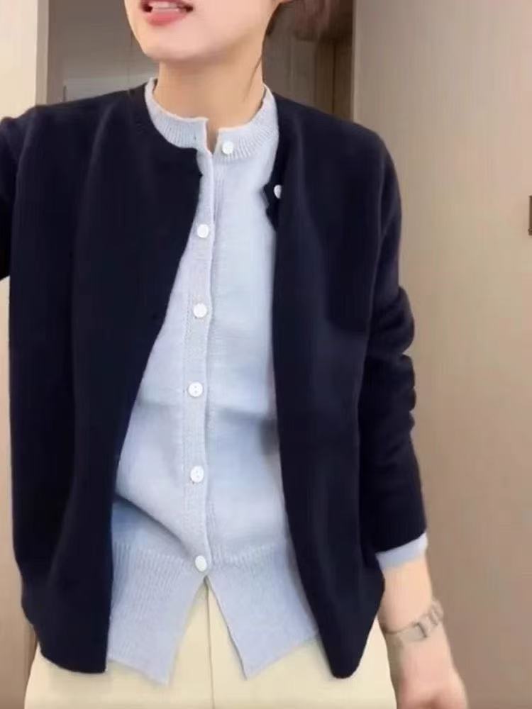 Damen Strickcardigan mit Rundhalsausschnitt und Knopfdetail Krohn-e