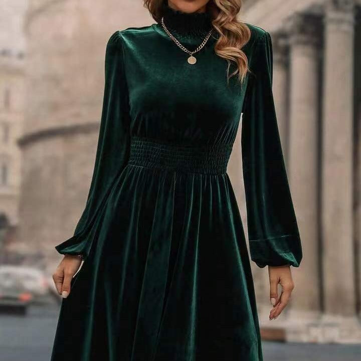 Damen Samtkleid mit hochgeschlossenem Design und eleganten langen Ärmeln Krohn-e