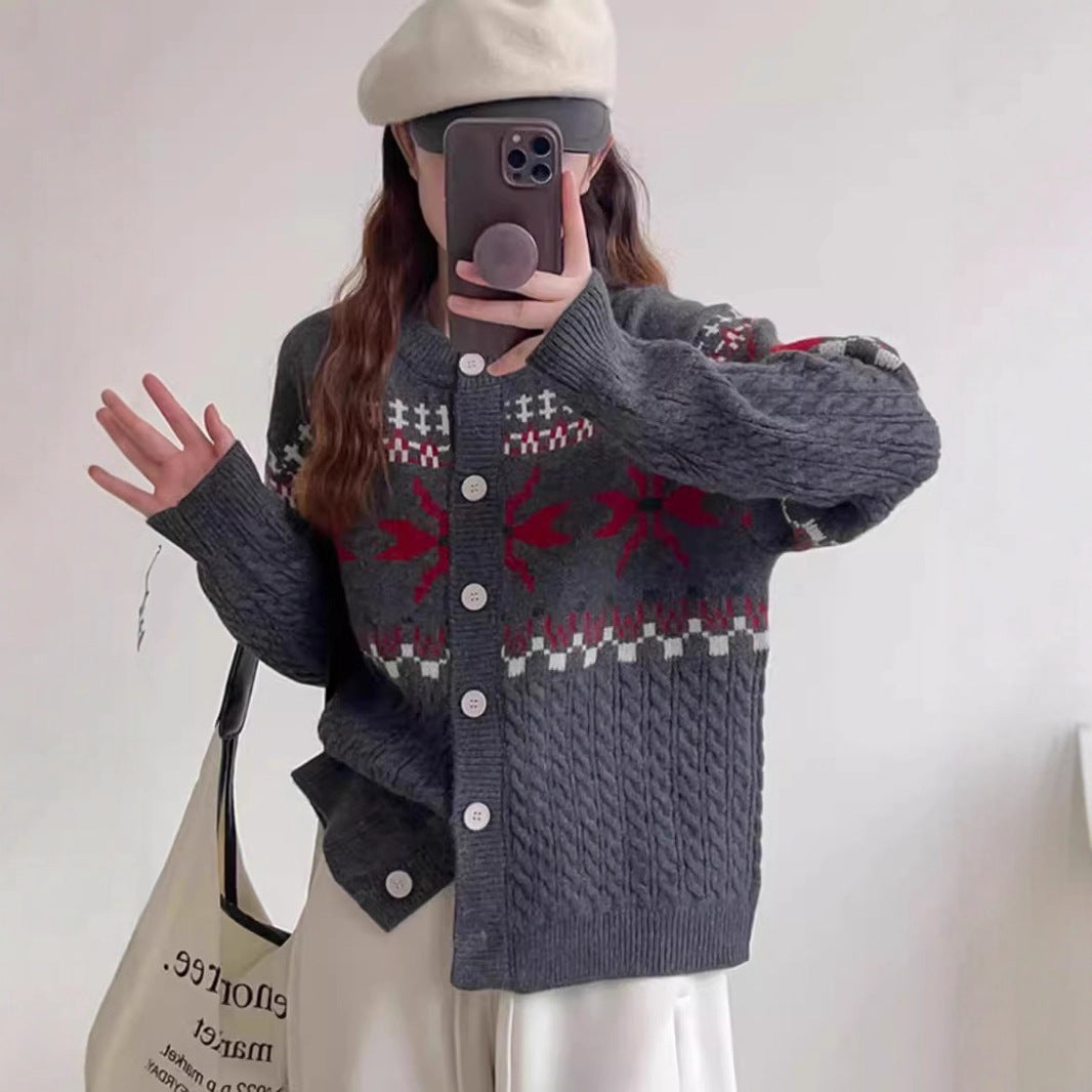 Damen Strickjacke mit traditionellen Mustern und großen Knöpfen Krohn-e