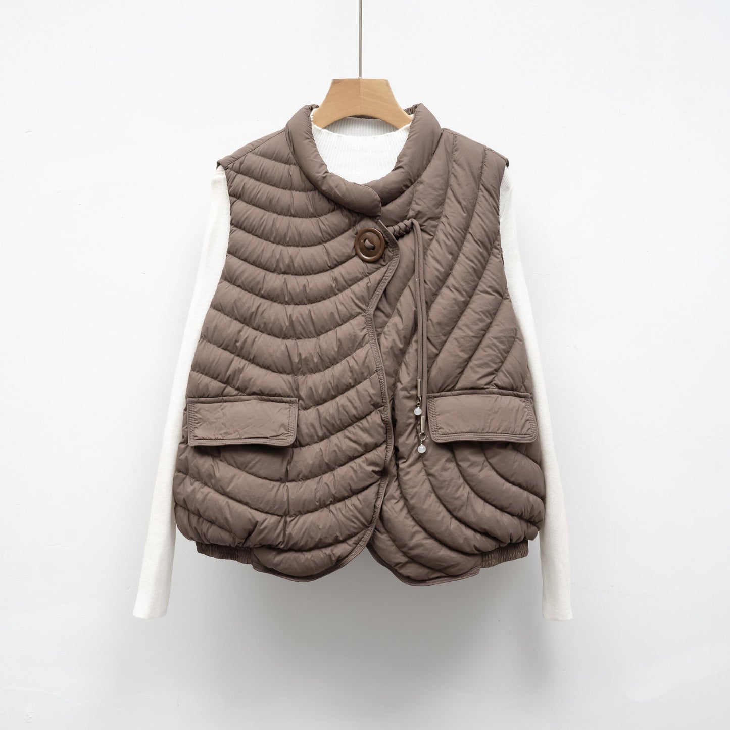 Damen gesteppte Weste mit innovativem Schnitt und funktionalen Taschen Krohn-e