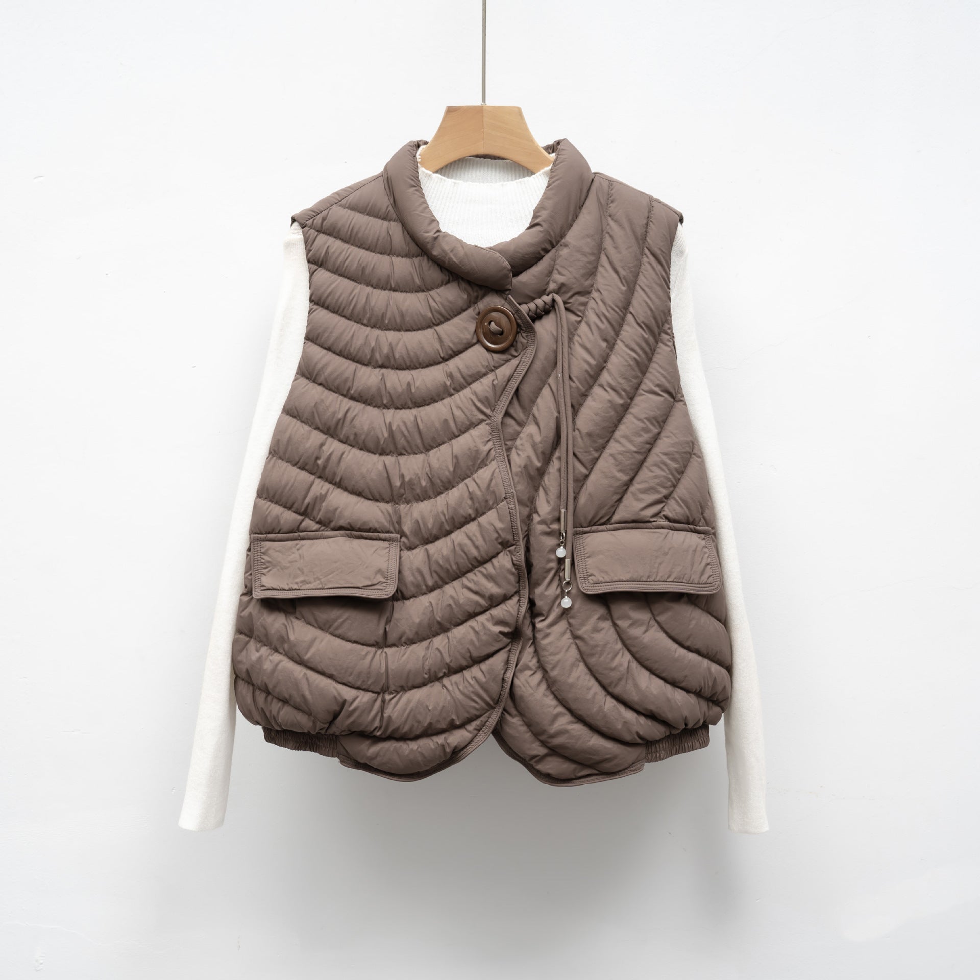Damen gesteppte Weste mit innovativem Schnitt und funktionalen Taschen Krohn-e