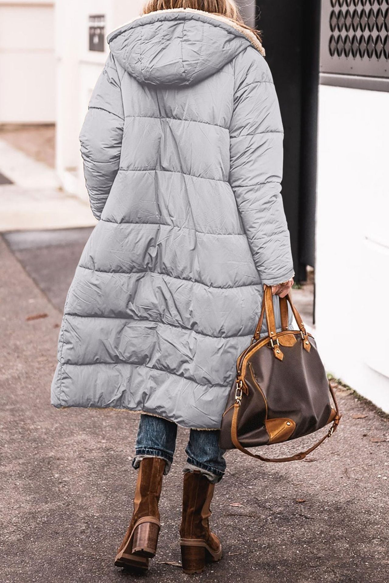 Damen lange, gefütterte Winterjacke mit Kapuze und stylischem Schnitt Krohn-e