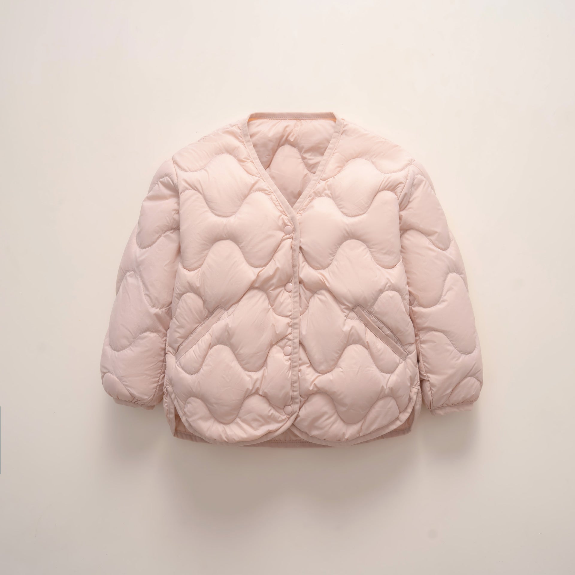 Damen gesteppte Daunenjacke mit modernen Wellenmustern und praktischen Taschen Krohn-e