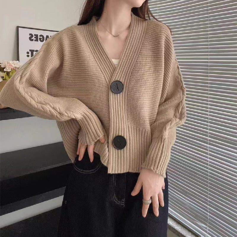 Damen modische Strickjacke mit großen Knöpfen und seitlich offenen Ärmeln Krohn-e