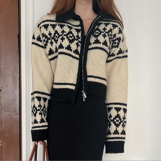 Damen Strickjacke mit floralem Muster und hohen Kragen Krohn-e