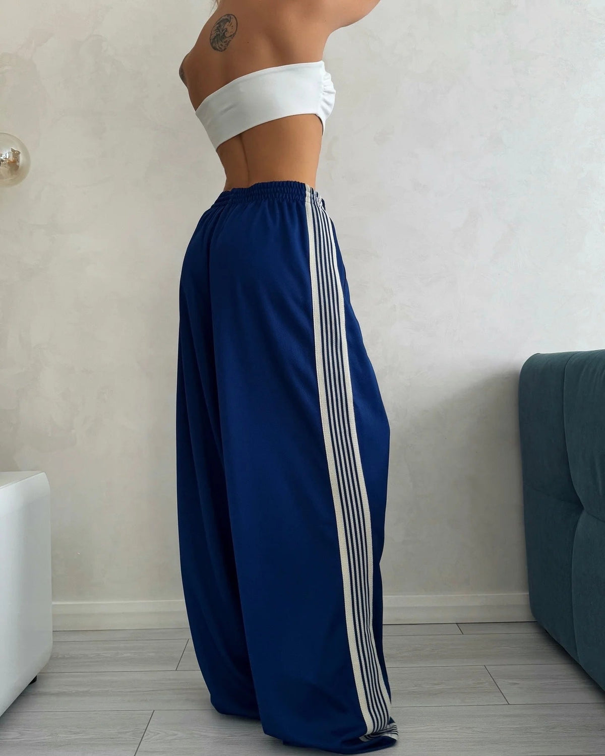 Damen weite Sporthose mit diagonalen Streifen Krohn-e