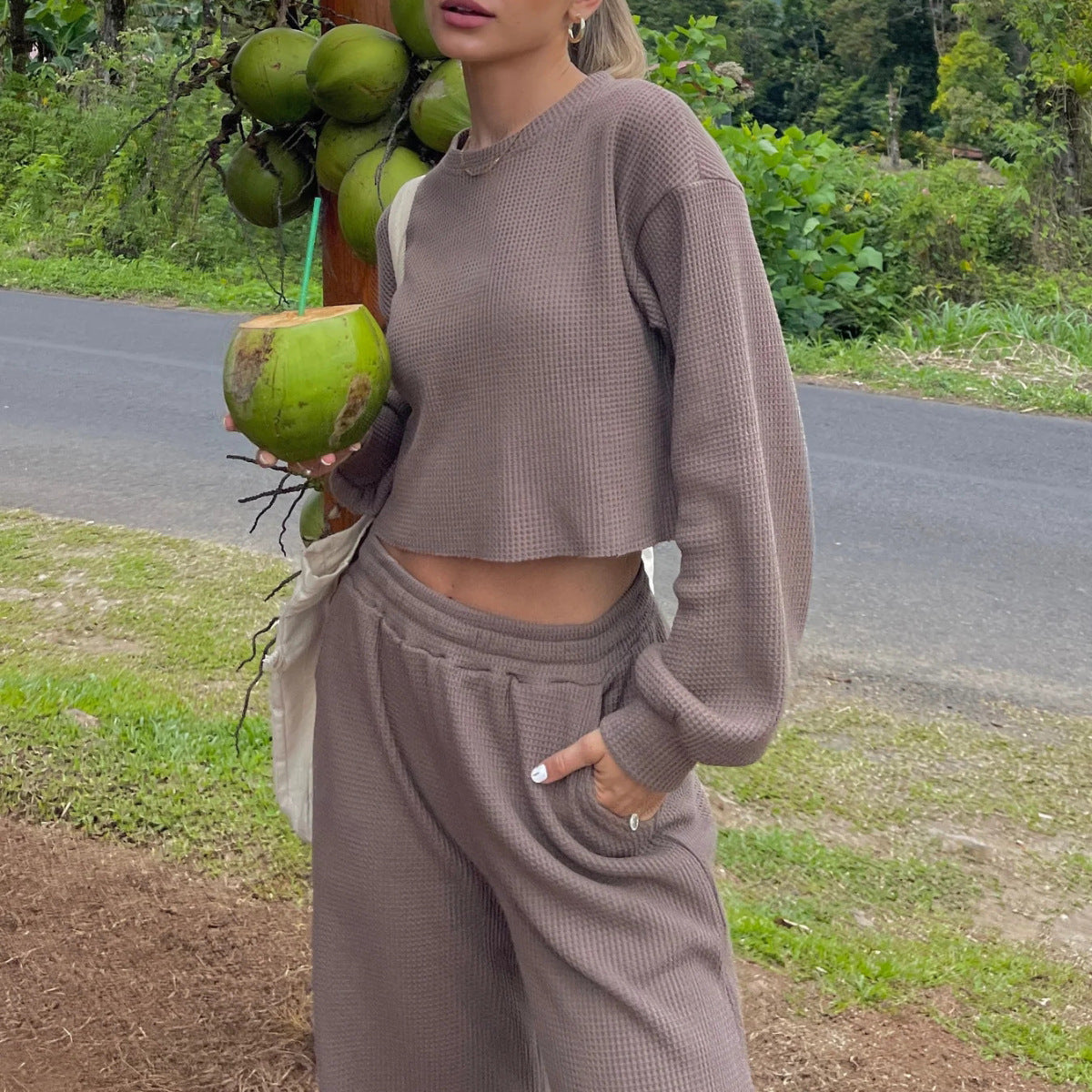 Bequemes Lounge-Set: Sweatshirt und Hose von Fudus