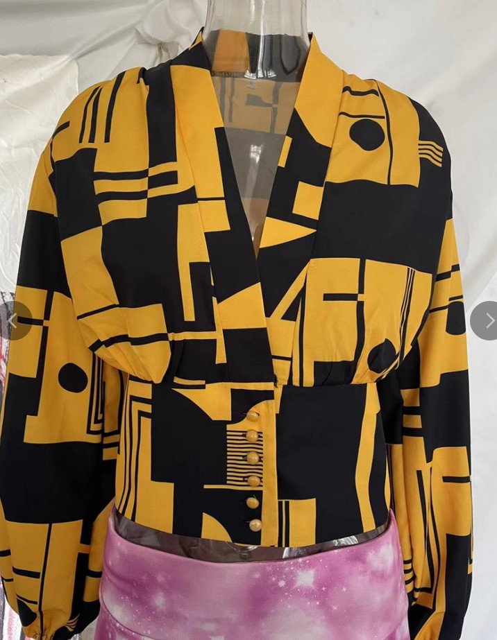 Romantische Bluse mit V-Ausschnitt und Laternenärmeln von Fudus