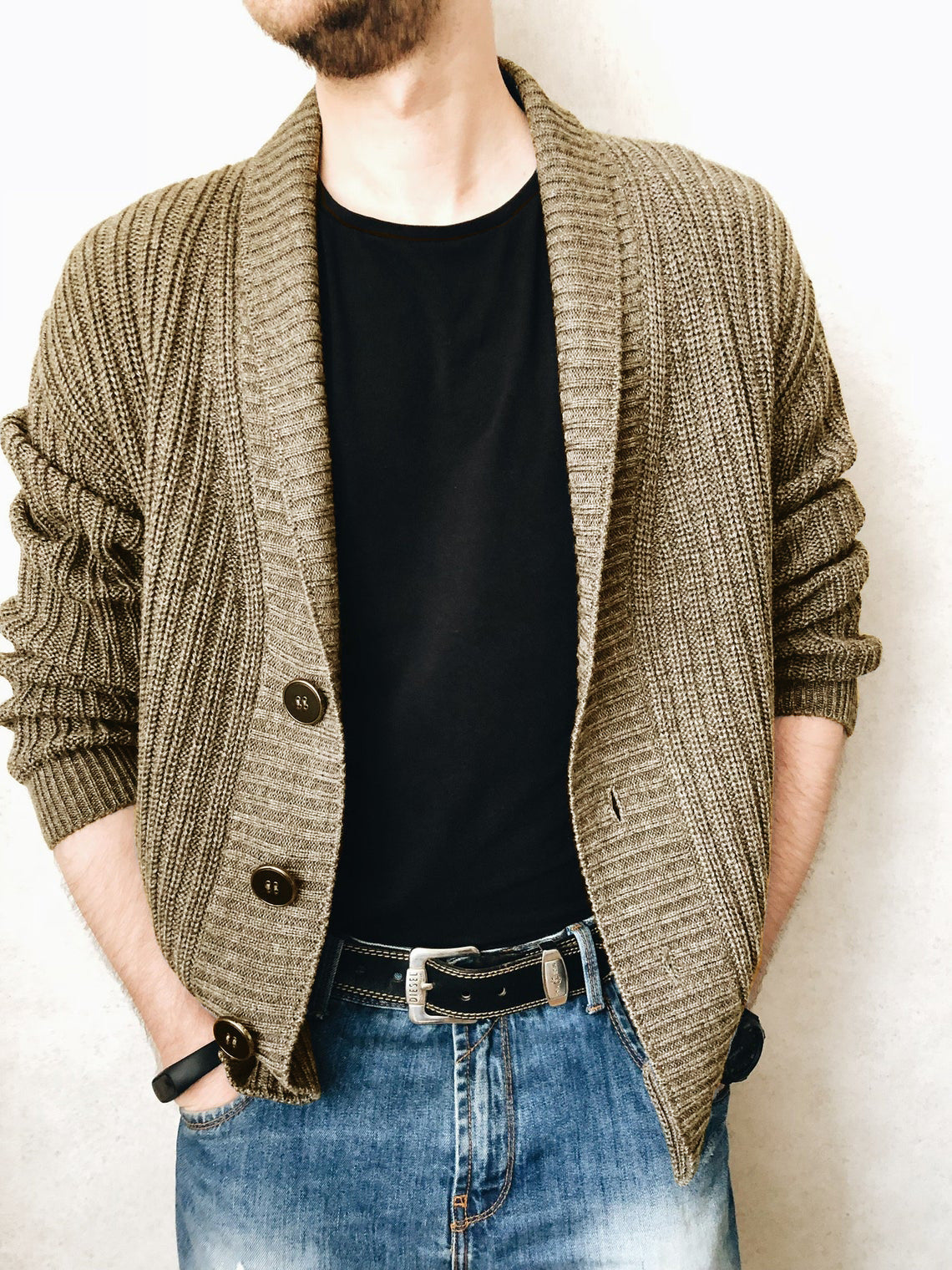 Herren Strickjacke mit tiefem Kragen Krohn-e