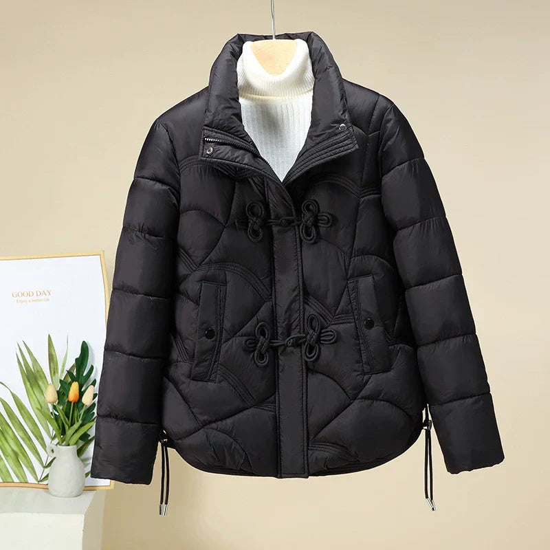 Krohn-e | Puffer-Jacke - Kurzes Modell - Geometrisch Gequiltet - Froschknöpfe - Verstellbarer Saum