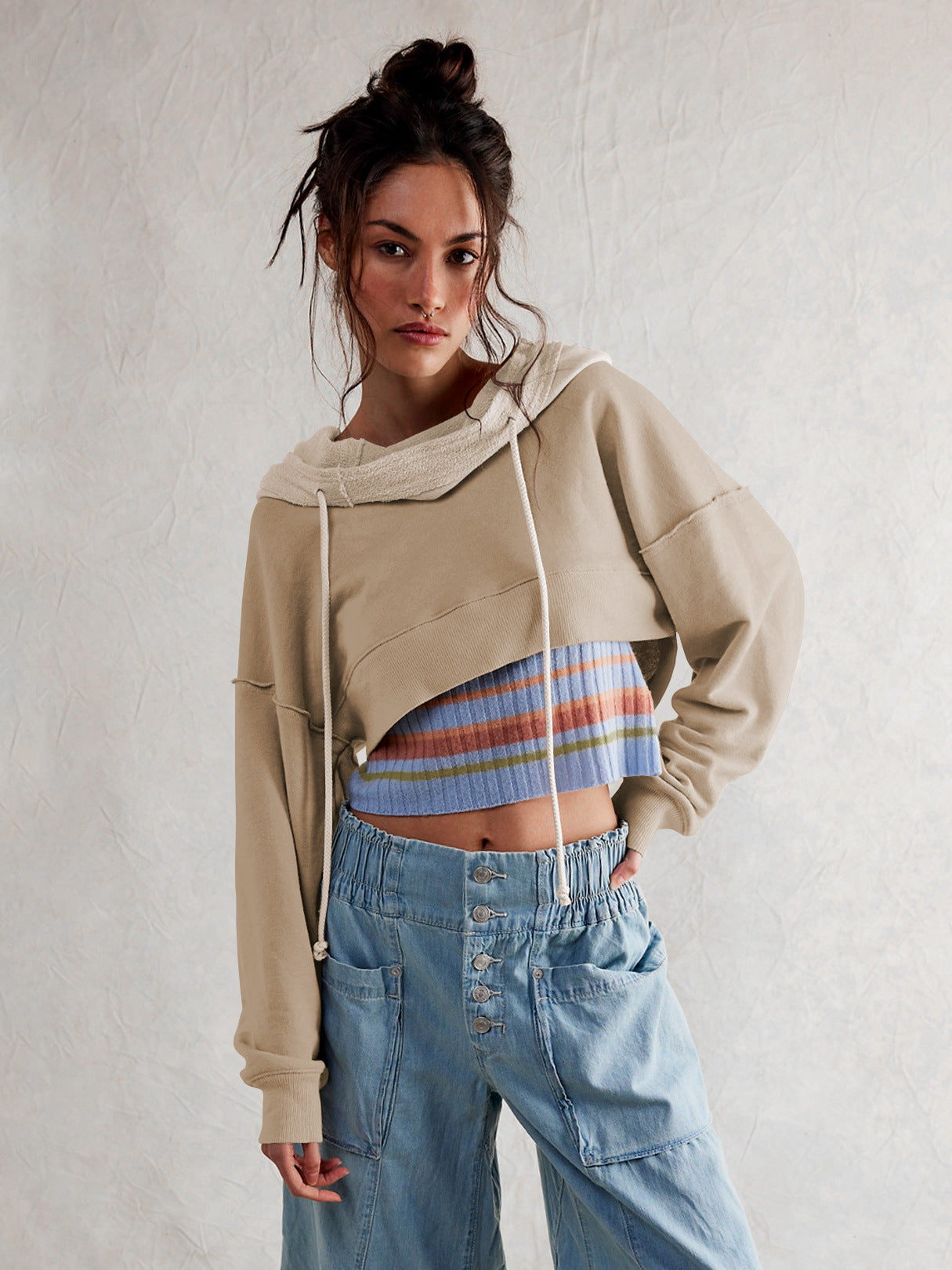 Damen cropped Sweatshirt mit lässigem Schnitt und Kängurutasche Krohn-e