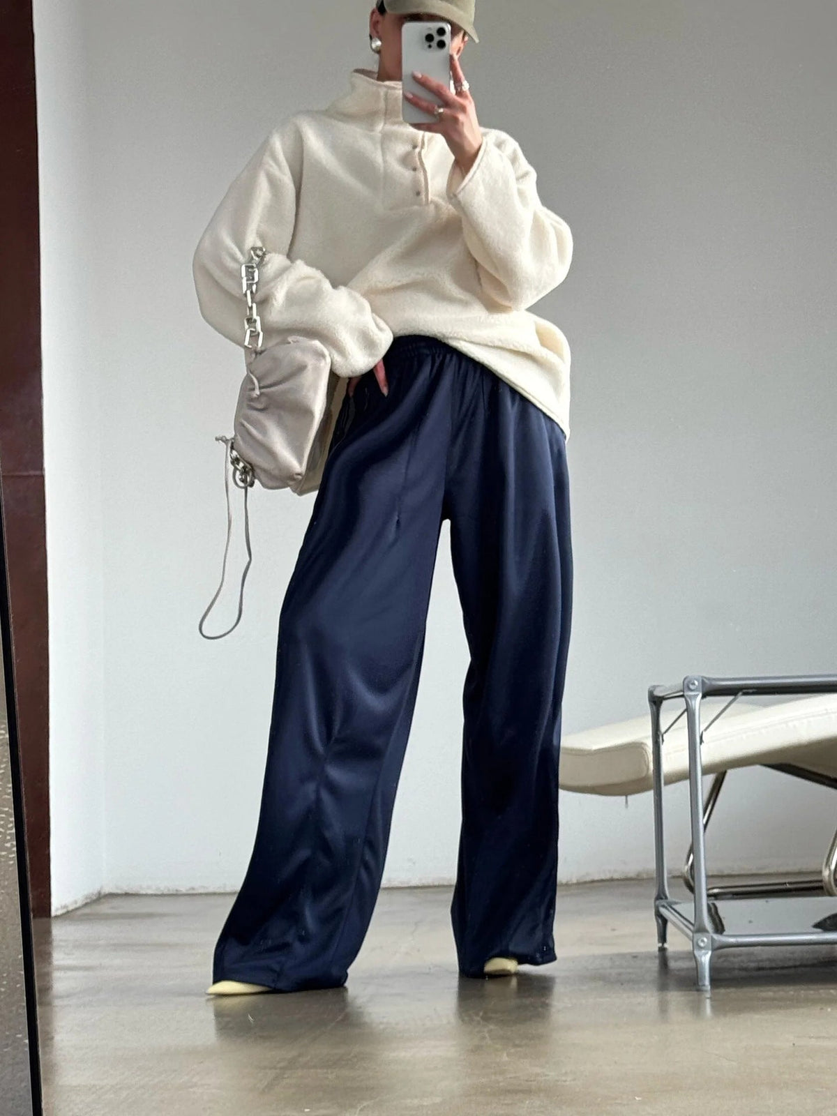 Damen weite Sporthose mit diagonalen Streifen Krohn-e