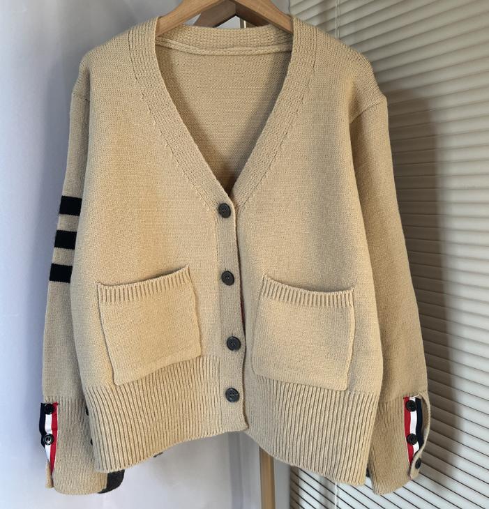 Damen Strickjacke mit hohen Taschen und grafischen Akzenten Krohn-e