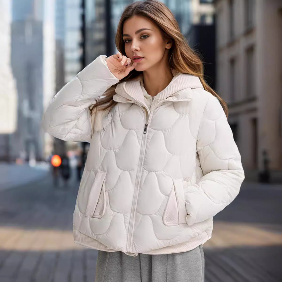 Damen modische gepolsterte Jacke mit abnehmbarer Kapuze und praktischen Taschen Krohn-e