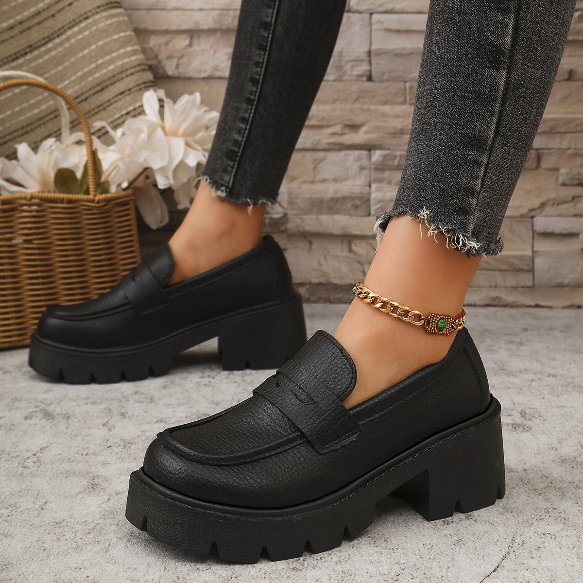 Damen Plateauslipper mit rutschfester Profilsohle und modischem Design Krohn-e