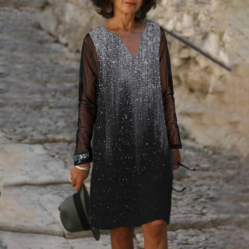 Elegantes Spitzenkleid mit V-Ausschnitt und langen Ärmeln von Fudus