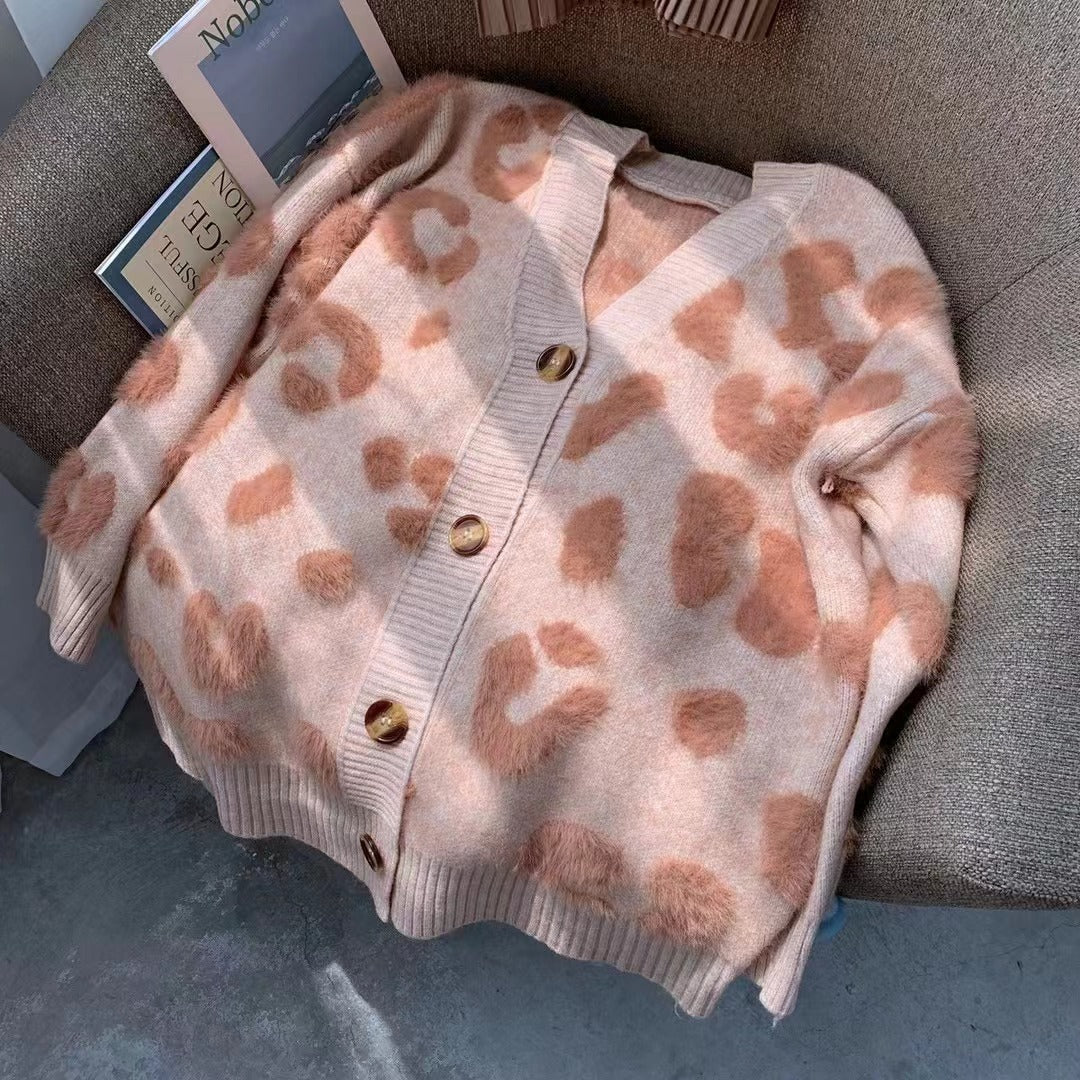 Damen Kuschelige Strickjacke mit herzförmigem Design und Knopfdetail Krohn-e