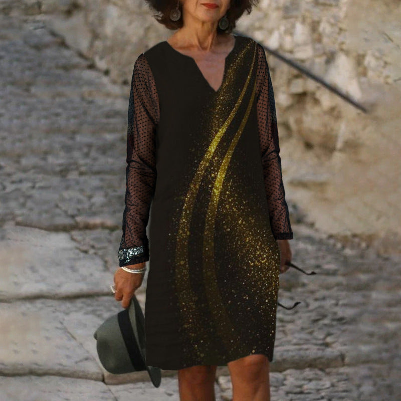 Elegantes Spitzenkleid mit V-Ausschnitt und langen Ärmeln von Fudus