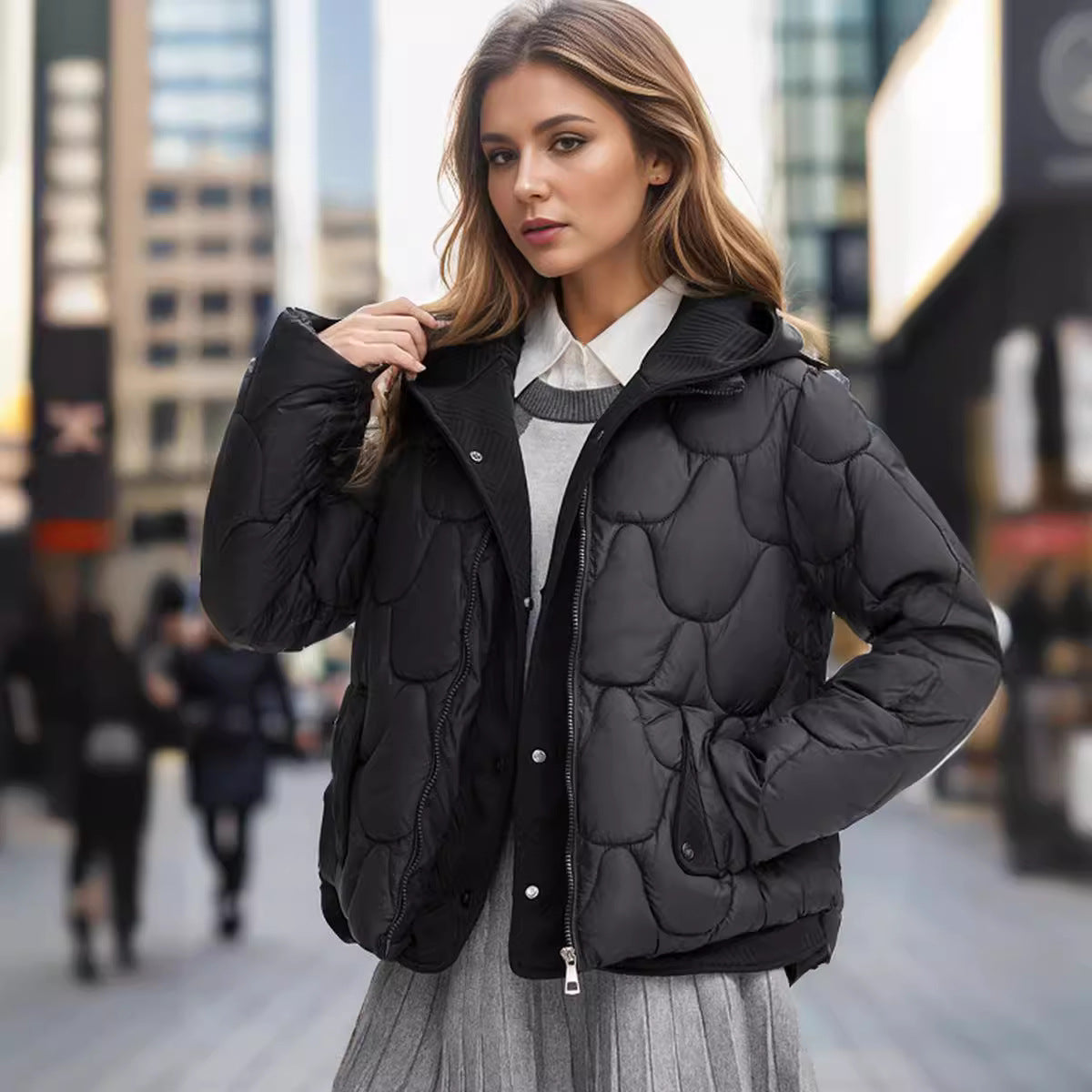 Damen modische gepolsterte Jacke mit abnehmbarer Kapuze und praktischen Taschen Krohn-e