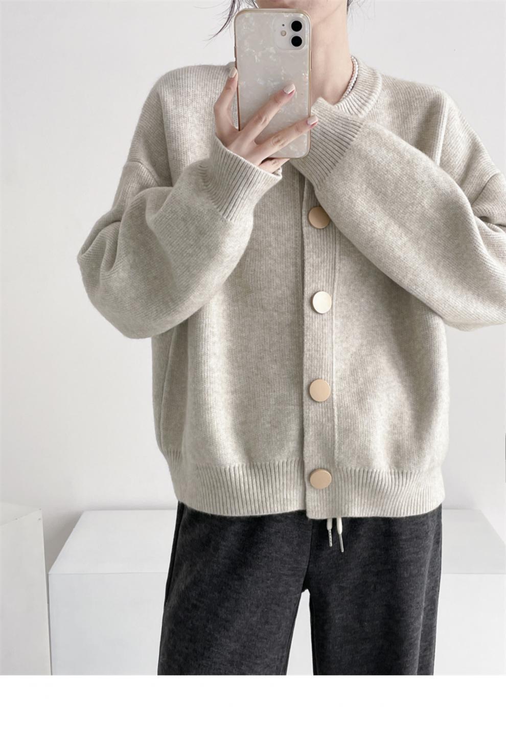 Damen Oversized Strickjacke mit großen Holzknöpfen und weitem Schnitt Krohn-e