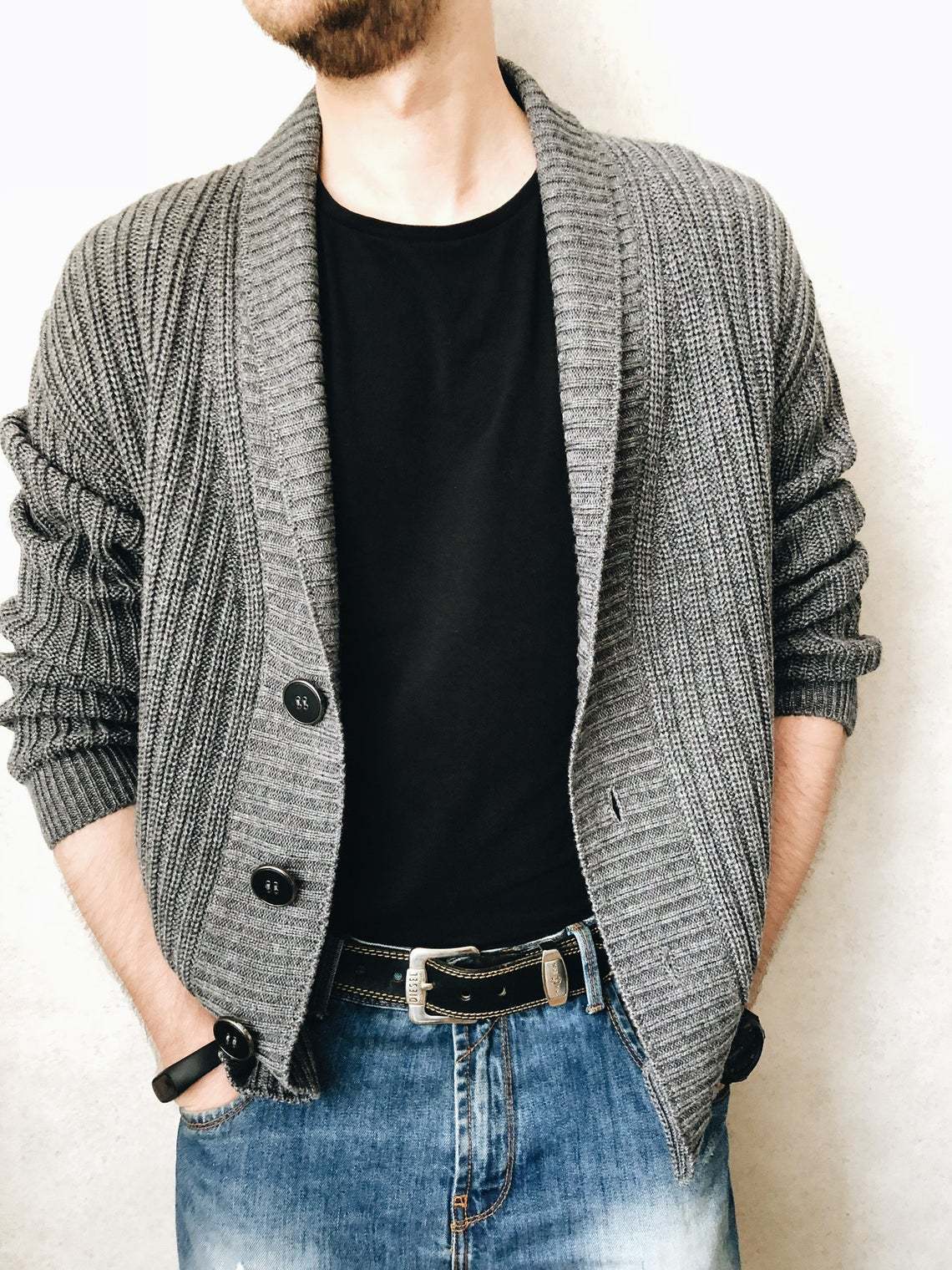 Herren Strickjacke mit großem Kragen und dekorativen Knöpfen Krohn-e