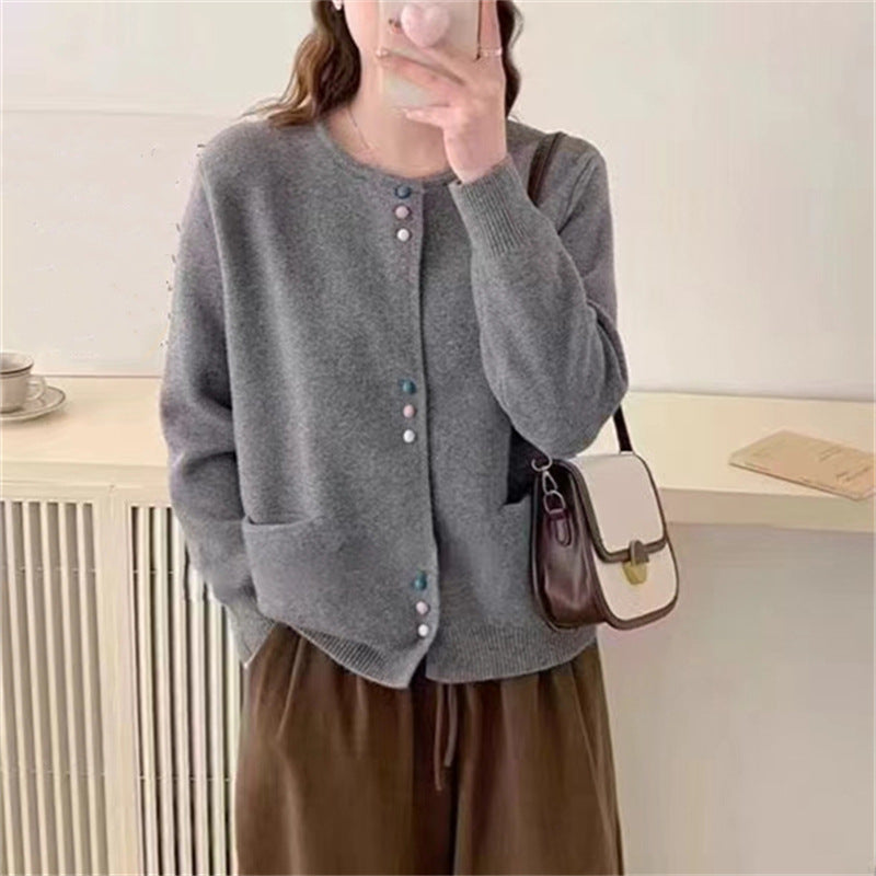 Damen gemütliche Strickjacke mit bunten Knöpfen und praktischen Taschen Krohn-e
