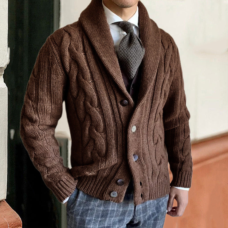 Herren Grobstrickjacke mit elegantem Zopfdesign und modernem Kragen Krohn-e