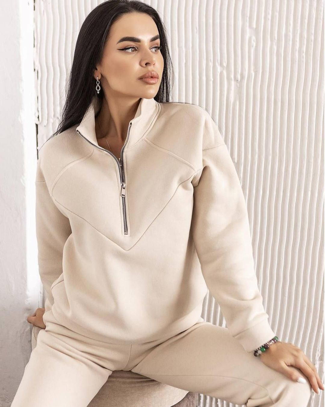 Lässiger Fleece-Sweatshirt mit Kapuze und langen Ärmeln von Fudus