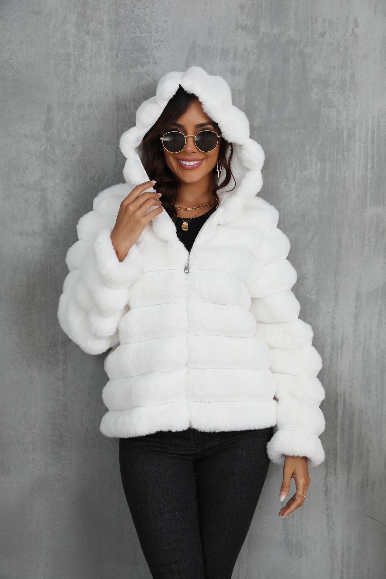 Damen Modische Kapuzenjacke aus Kunstfell mit strukturiertem Muster Krohn-e