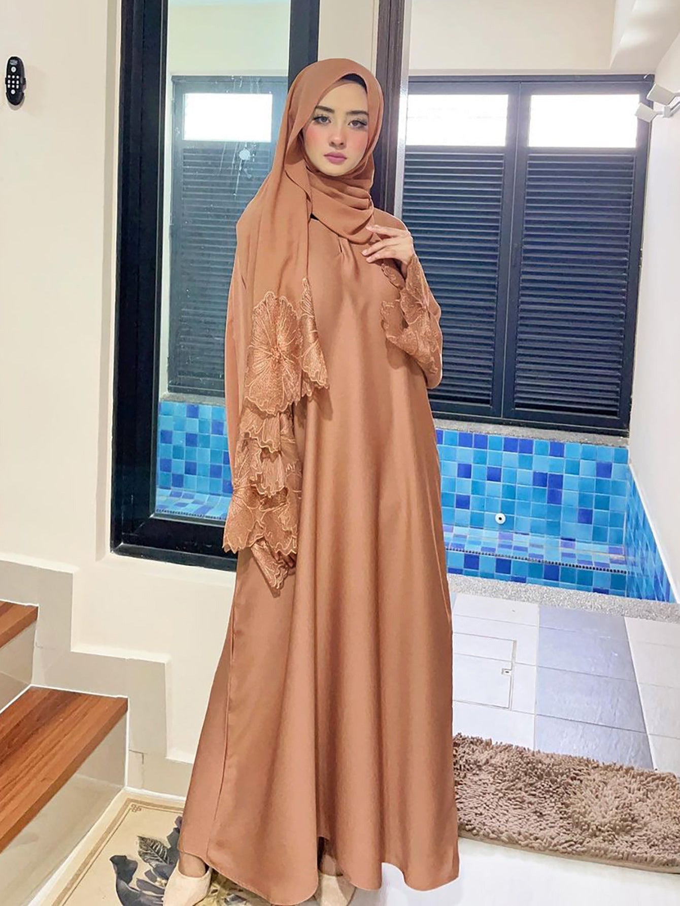 Damen Elegantes Maxi-Kleid mit floralem Spitzenbesatz Krohn-e