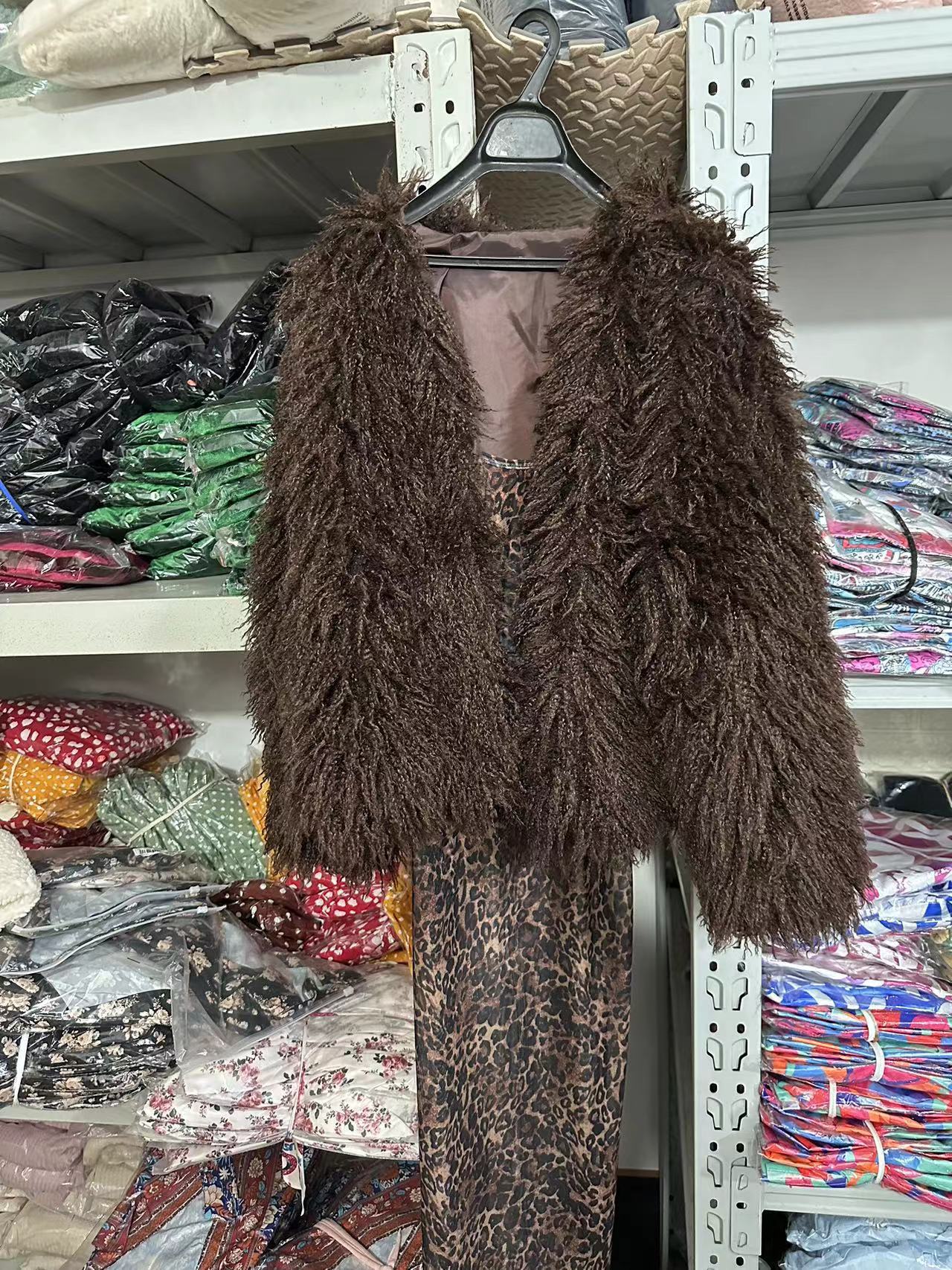Damen Luxuriöse Kunstfell-Weste mit modischem Schnitt und voluminösem Design Krohn-e