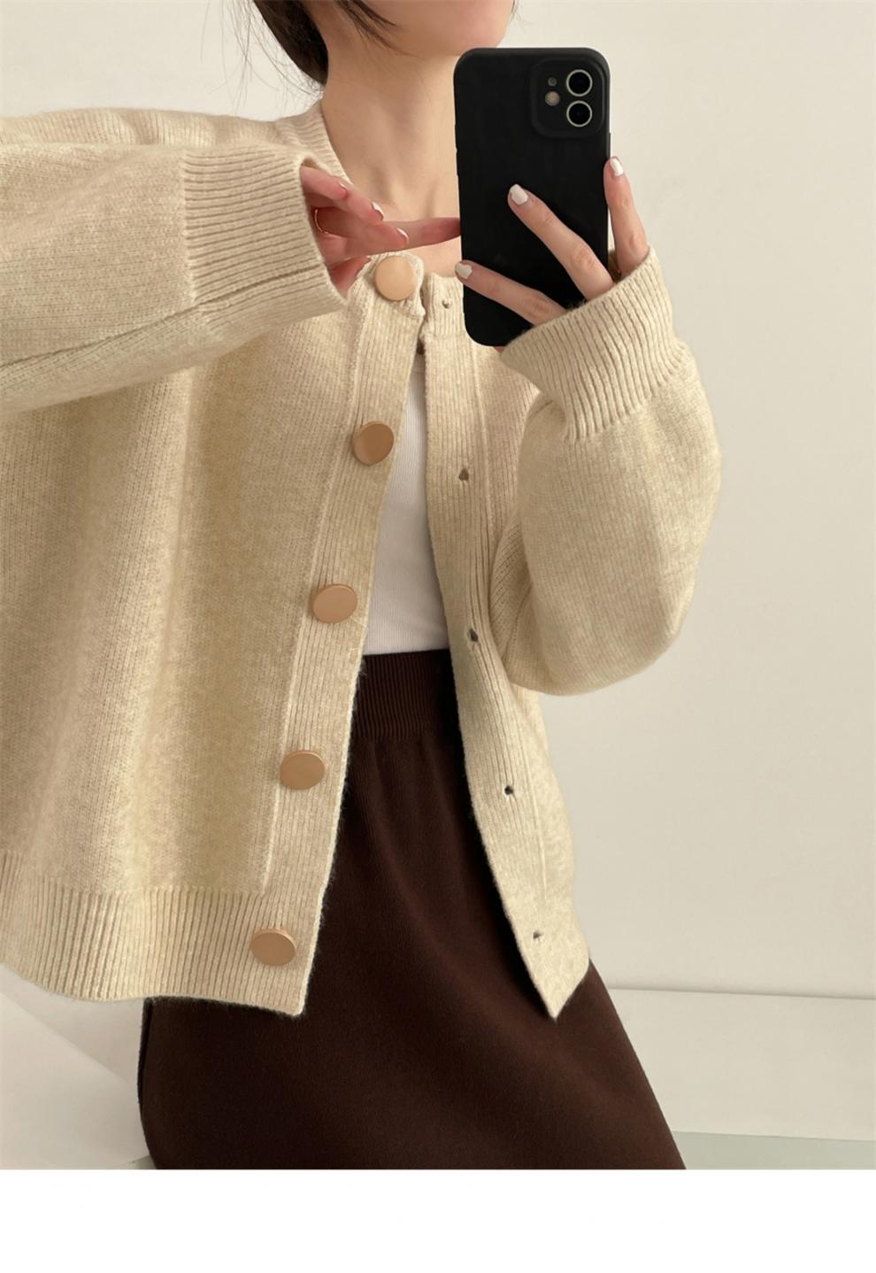 Damen Oversized Strickjacke mit großen Holzknöpfen und weitem Schnitt Krohn-e