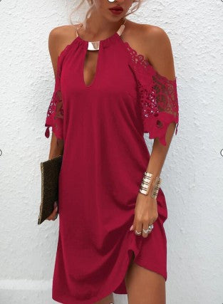 Fudus verführerisches Metal-Halter-Kleid mit Off-Shoulder-Ausschnitt