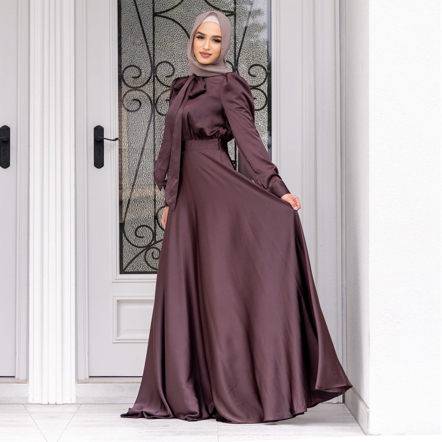 Damen Maxi-Kleid mit fließenden Ärmeln und elegantem Taillengürtel Krohn-e