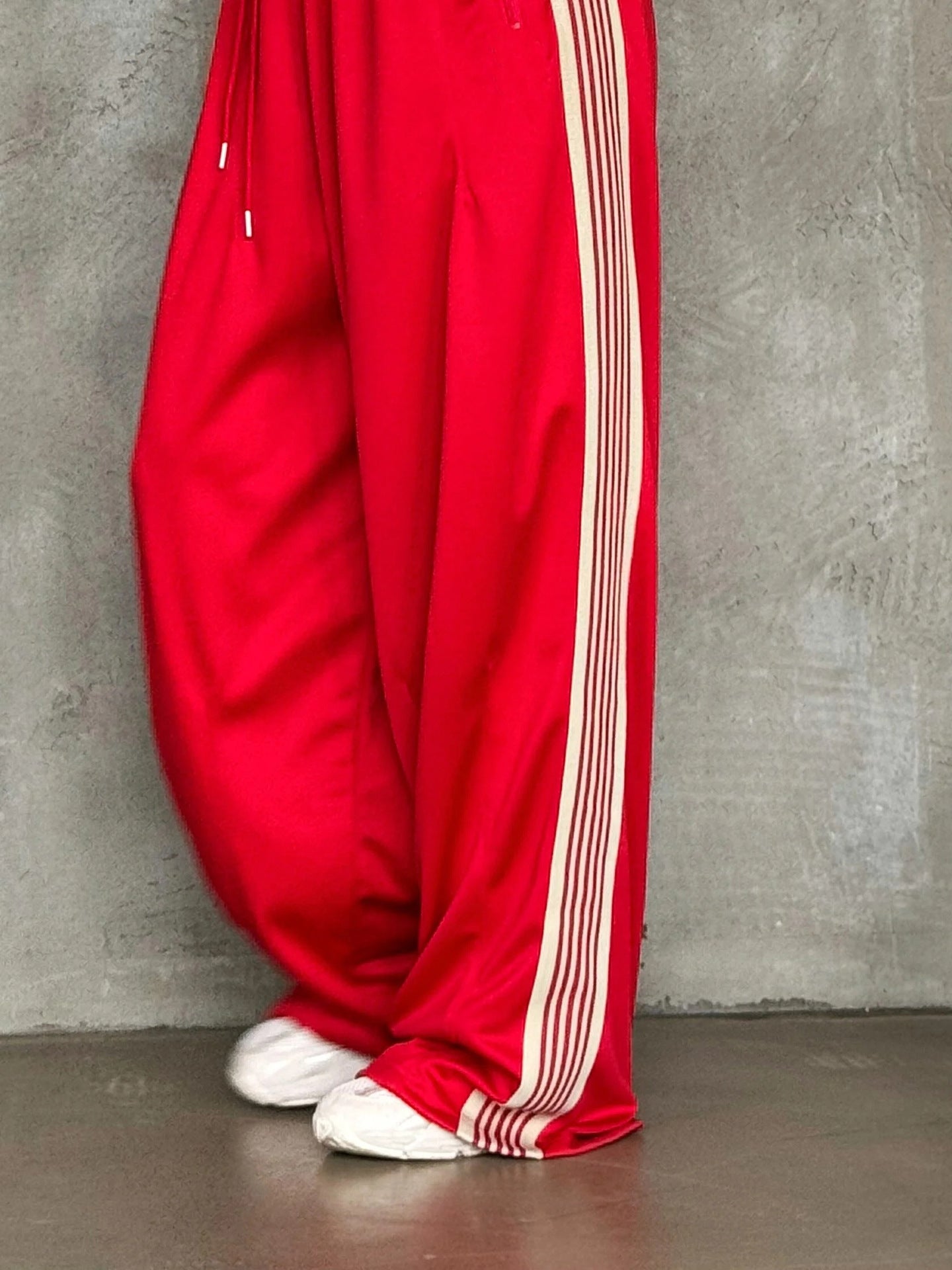 Damen weite Sporthose mit diagonalen Streifen Krohn-e