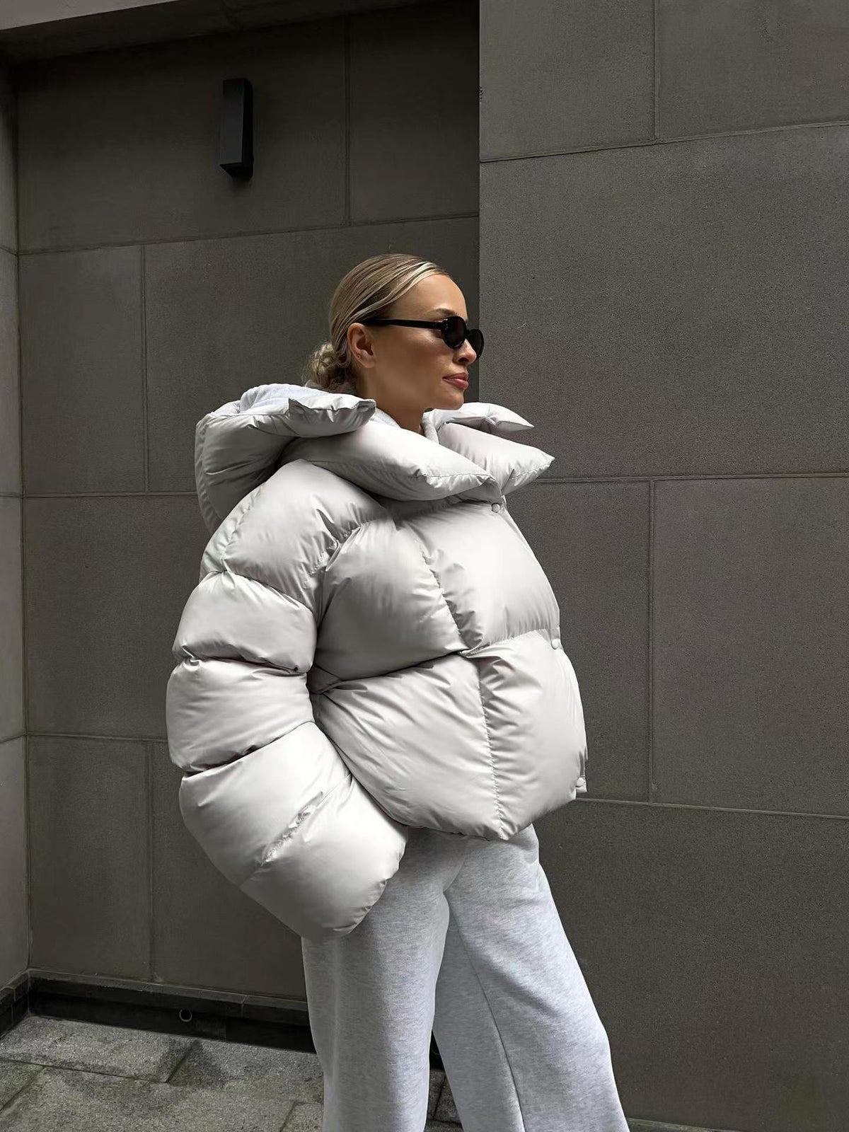 Damen oversized Daunenjacke mit hohem Kragen und voluminösen Ärmeln Krohn-e